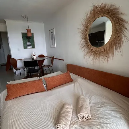 Marius, Charming 2-room With Sea View 아파트 *